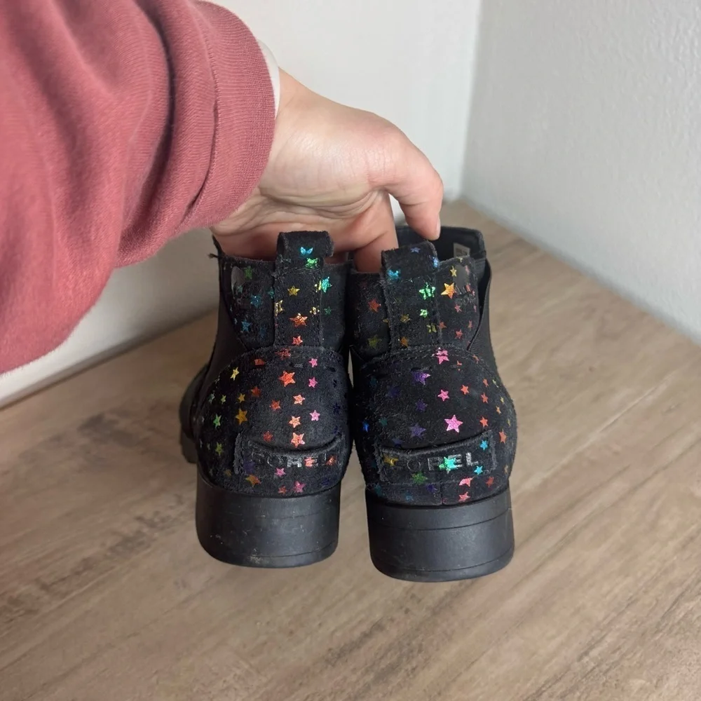 Sorel Youth Emelie Chelsea Booties Girl's Black Suede Rainbow Stars